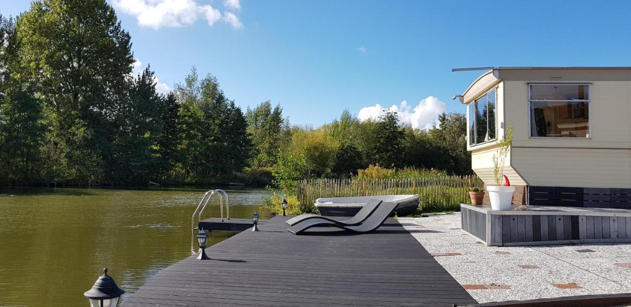 Villa Carafun Aan Het Water Ooltgensplaat Exterior foto