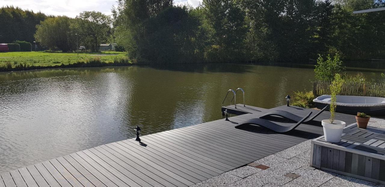 Villa Carafun Aan Het Water Ooltgensplaat Exterior foto